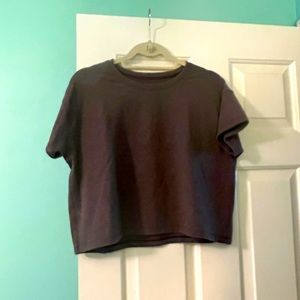 Lululemon cropped tee in heathered chocolate brown.